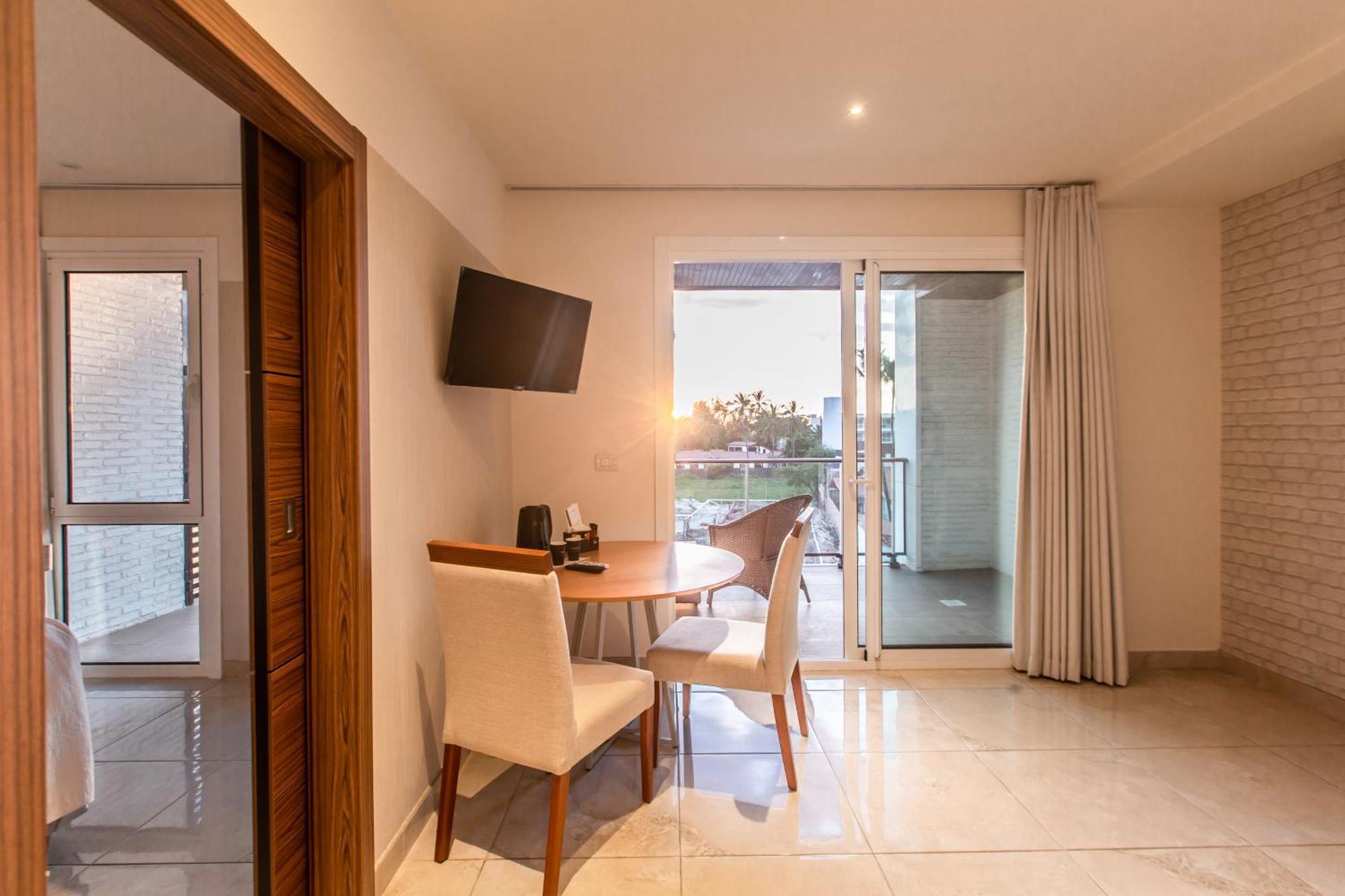 Hotel Tango Suites Кумбуко Екстериор снимка